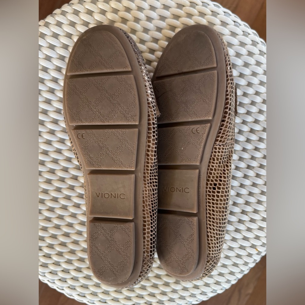 Vionic Larrun Bronze Loafer 7.5 - Picture 5 of 8